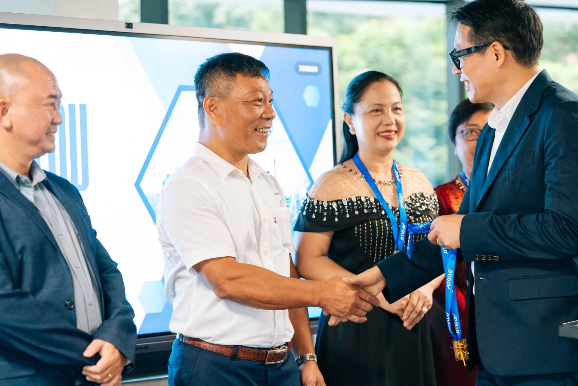https://static.quochuyanhcorp.vn/17643/2024/Quốc/Apollo Haus/Album ảnh/Khánh thành/khanh-thanh-apollo-haus (99).jpg
